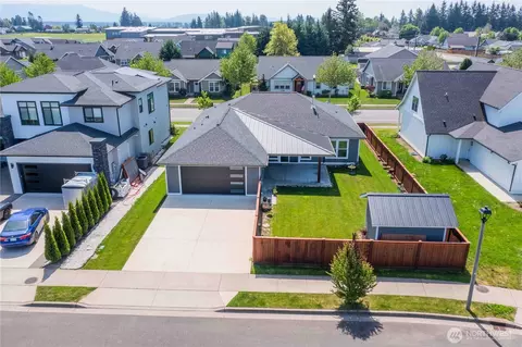 1725 Aaron Dr, Lynden, WA 98264
