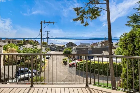 5305 SW Shore Pl, Seattle, WA 98136