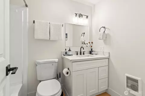 Bath - 15426 24th Ave E, Tacoma, WA 98445 photo 1 of 1