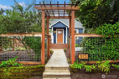 915 N 92nd St, Seattle, WA 98103