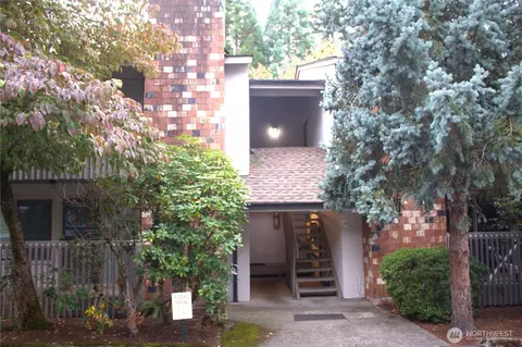 12602 NE 118th St, Kirkland, WA 98034