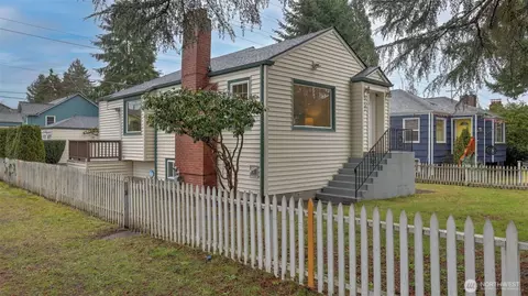 9752 Evanston Ave N, Seattle, WA 98103