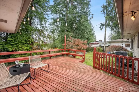 Exterior - 7121 Highland Dr, Everett, WA 98203 photo 2 of 9