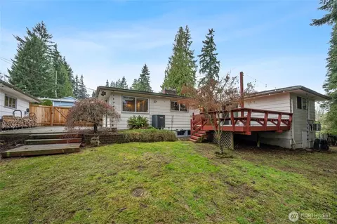 Exterior - 7121 Highland Dr, Everett, WA 98203 photo 4 of 9