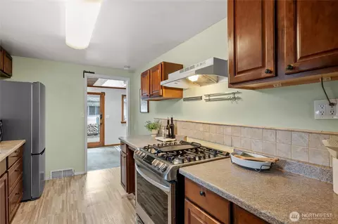 Kitchen - 7121 Highland Dr, Everett, WA 98203 photo 3 of 3