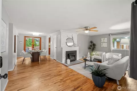 Living - 7121 Highland Dr, Everett, WA 98203 photo 1 of 4