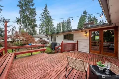 Exterior - 7121 Highland Dr, Everett, WA 98203 photo 3 of 9
