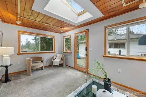 Living - 7121 Highland Dr, Everett, WA 98203 photo 4 of 4