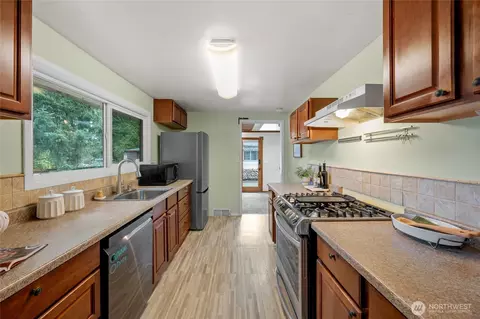 Kitchen - 7121 Highland Dr, Everett, WA 98203 photo 1 of 3