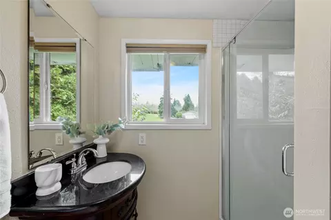 Bath - 7121 Highland Dr, Everett, WA 98203 photo 2 of 3