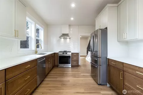 Kitchen - 1037 E Alder St, Walla Walla, WA 99362 photo 3 of 3