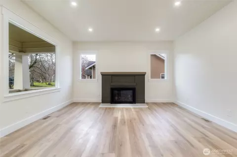 Living - 1037 E Alder St, Walla Walla, WA 99362 photo 4 of 5