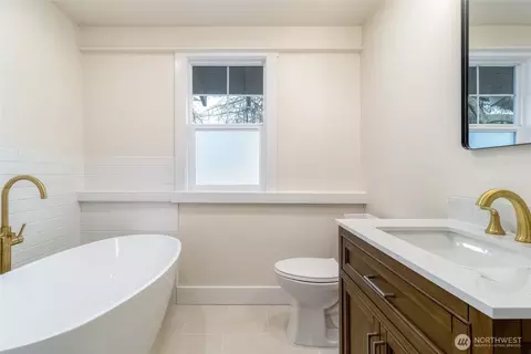 Bath - 1037 E Alder St, Walla Walla, WA 99362 photo 4 of 6