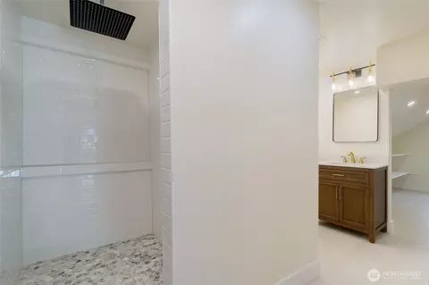 Bath - 1037 E Alder St, Walla Walla, WA 99362 photo 3 of 6