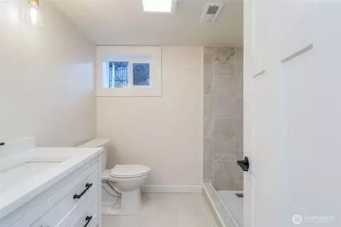 Bath - 1037 E Alder St, Walla Walla, WA 99362 photo 5 of 6