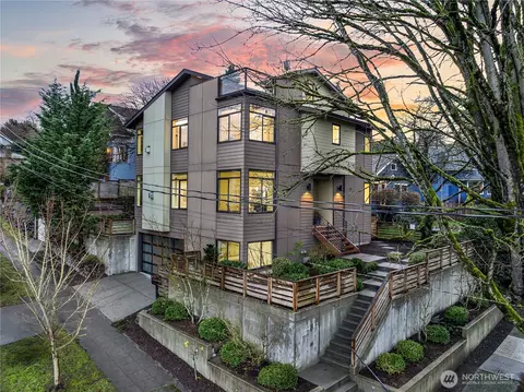 725 N 63rd St, Seattle, WA 98103