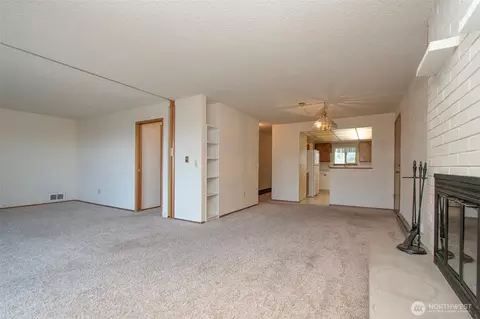 Living - 1301 S Third Ave #9B, Sequim, WA 98382 photo 4 of 7