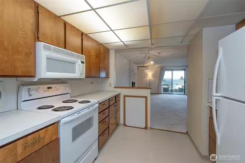 Kitchen - 1301 S Third Ave #9B, Sequim, WA 98382 photo 2 of 2