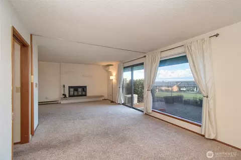 Living - 1301 S Third Ave #9B, Sequim, WA 98382 photo 7 of 7