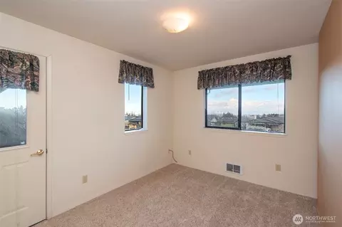 Bedroom - 1301 S Third Ave #9B, Sequim, WA 98382 photo 6 of 6