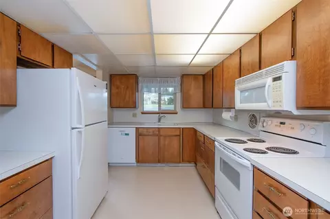 Kitchen - 1301 S Third Ave #9B, Sequim, WA 98382 photo 1 of 2