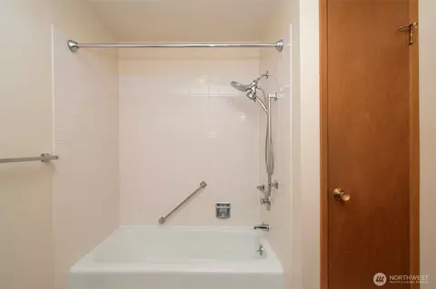 Bath - 1301 S Third Ave #9B, Sequim, WA 98382 photo 2 of 3
