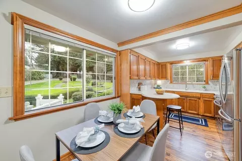 Dining - 718 E Walnut St, Kent, WA 98030 photo 1 of 2