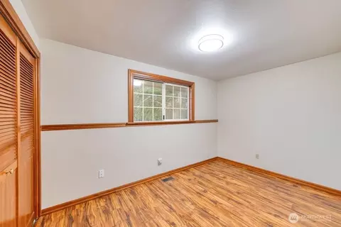 Bedroom - 718 E Walnut St, Kent, WA 98030 photo 4 of 5