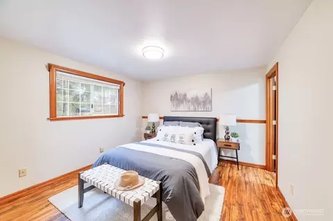 Bedroom - 718 E Walnut St, Kent, WA 98030 photo 2 of 5