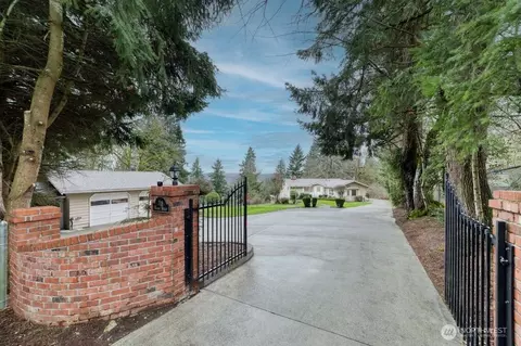 718 E Walnut St, Kent, WA 98030