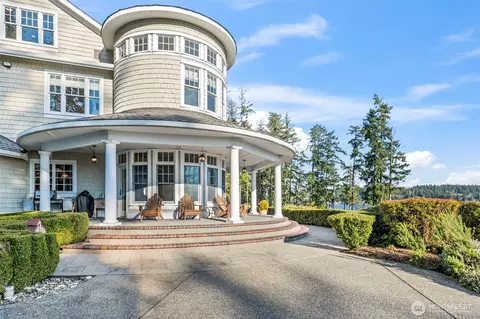7104 E Grapeview Loop Rd, Allyn, WA 98524