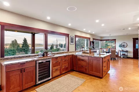 6916 Soundview Dr, Gig Harbor, WA 98335