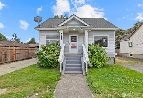 1211 N 3rd St, Renton, WA 98057
