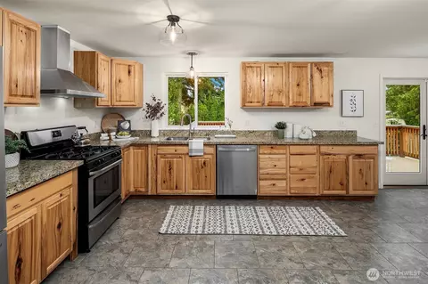 Kitchen - 10017 NE 202nd St, Bothell, WA 98011 photo 2 of 3