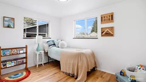 Bedroom - 923 E 32nd St, Bremerton, WA 98310 photo 3 of 4