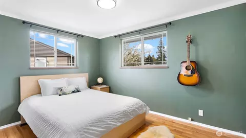 Bedroom - 923 E 32nd St, Bremerton, WA 98310 photo 4 of 4
