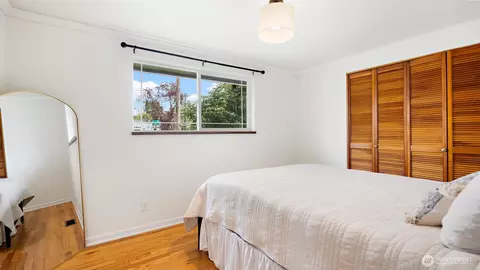 Bedroom - 923 E 32nd St, Bremerton, WA 98310 photo 2 of 4