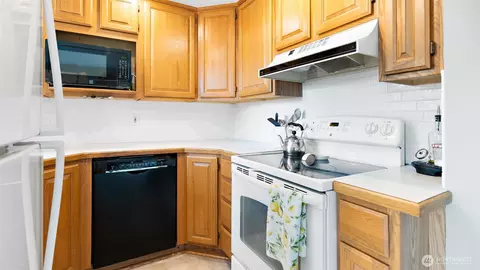 Kitchen - 923 E 32nd St, Bremerton, WA 98310 photo 1 of 2
