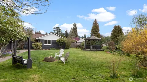 Exterior - 923 E 32nd St, Bremerton, WA 98310 photo 5 of 9