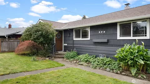 Exterior - 923 E 32nd St, Bremerton, WA 98310 photo 2 of 9