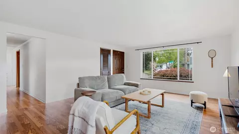 Living - 923 E 32nd St, Bremerton, WA 98310 photo 3 of 3