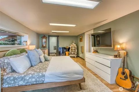 Bedroom - 309 Sunset Ave, Eastsound, WA 98245 photo 3 of 3