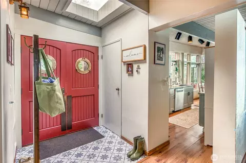 Entry Way - 309 Sunset Ave, Eastsound, WA 98245 photo 1 of 3