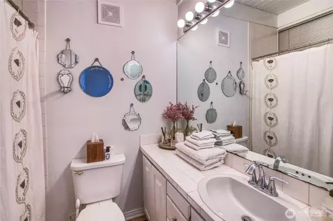 Bath - 309 Sunset Ave, Eastsound, WA 98245 photo 1 of 3