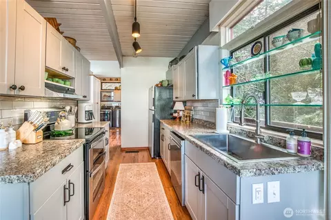 Kitchen - 309 Sunset Ave, Eastsound, WA 98245 photo 2 of 2