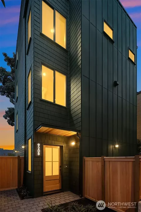 920 34th Ave #B, Seattle, WA 98122