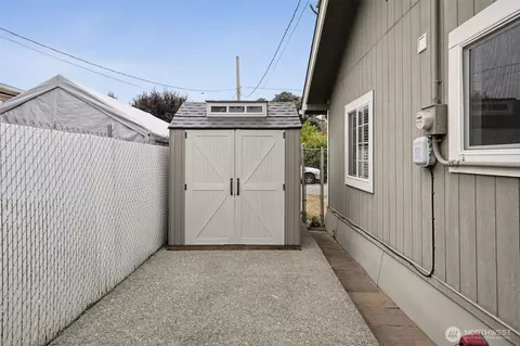 Exterior - 2921 Fredricksen St, Enumclaw, WA 98022 photo 6 of 8