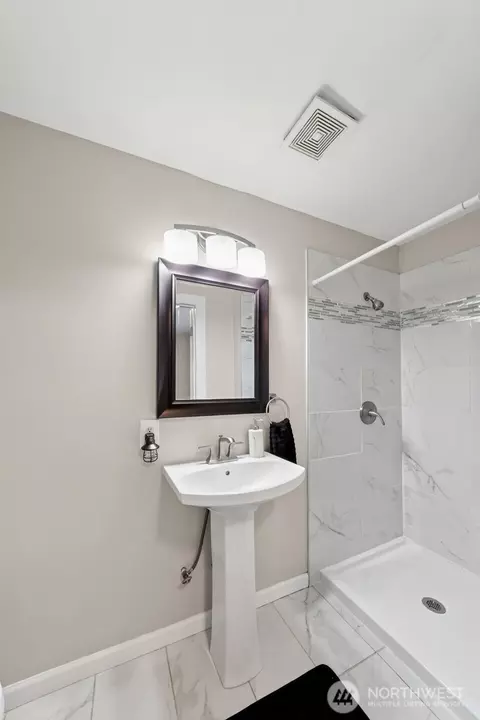 Bath - 2921 Fredricksen St, Enumclaw, WA 98022 photo 1 of 2