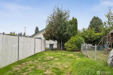 Exterior - 2921 Fredricksen St, Enumclaw, WA 98022 photo 4 of 8