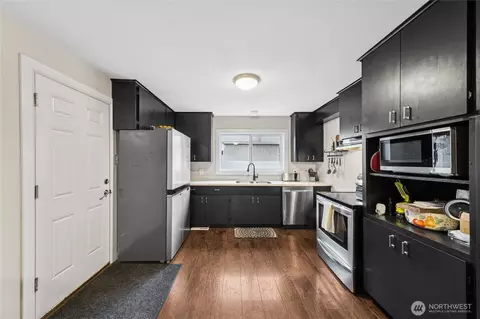 Kitchen - 2921 Fredricksen St, Enumclaw, WA 98022 photo 1 of 1
